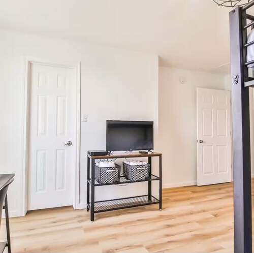 The Matador Flat - 2BR/2.5BA - Sleeps 6