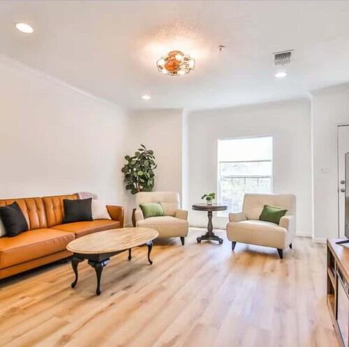The Matador Flat - 2BR/2.5BA - Sleeps 6