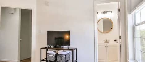 2 bedrooms, desk, iron/ironing board, WiFi