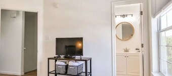 The Matador Flat - 2BR/2.5BA - Sleeps 6