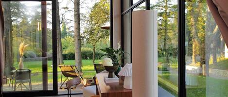 Kahden hengen deluxe-huone | Untuvapeitot, pillowtop-patjalliset sängyt, yksilöllisesti sisustettu