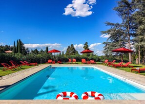 Piscina externa sazonal