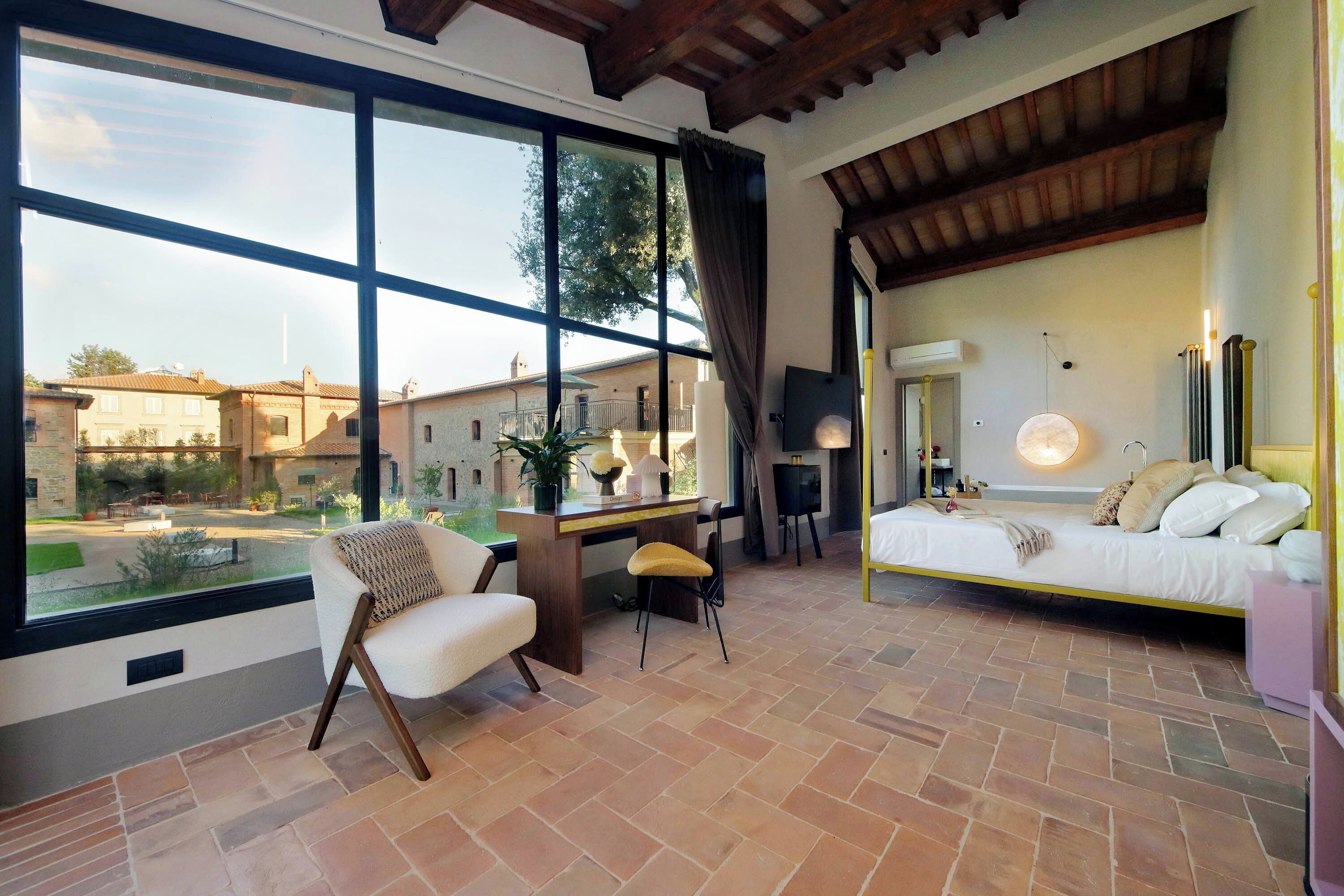 ألحفة محشوة بالريش وأسرّة بطبقة علوية مريحة وبديكورات فريدة لكل غرفة