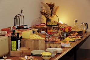 Desayuno continental gratuito y diario