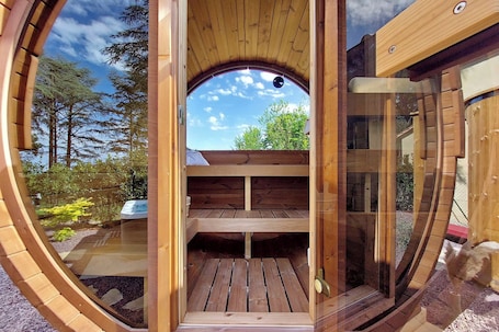 Sauna, hot tub. The Monteleone