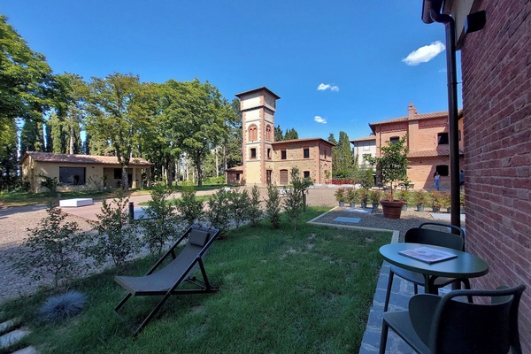 Suite, vistas al jardín | Edredones de plumas y colchones con acolchado adicional