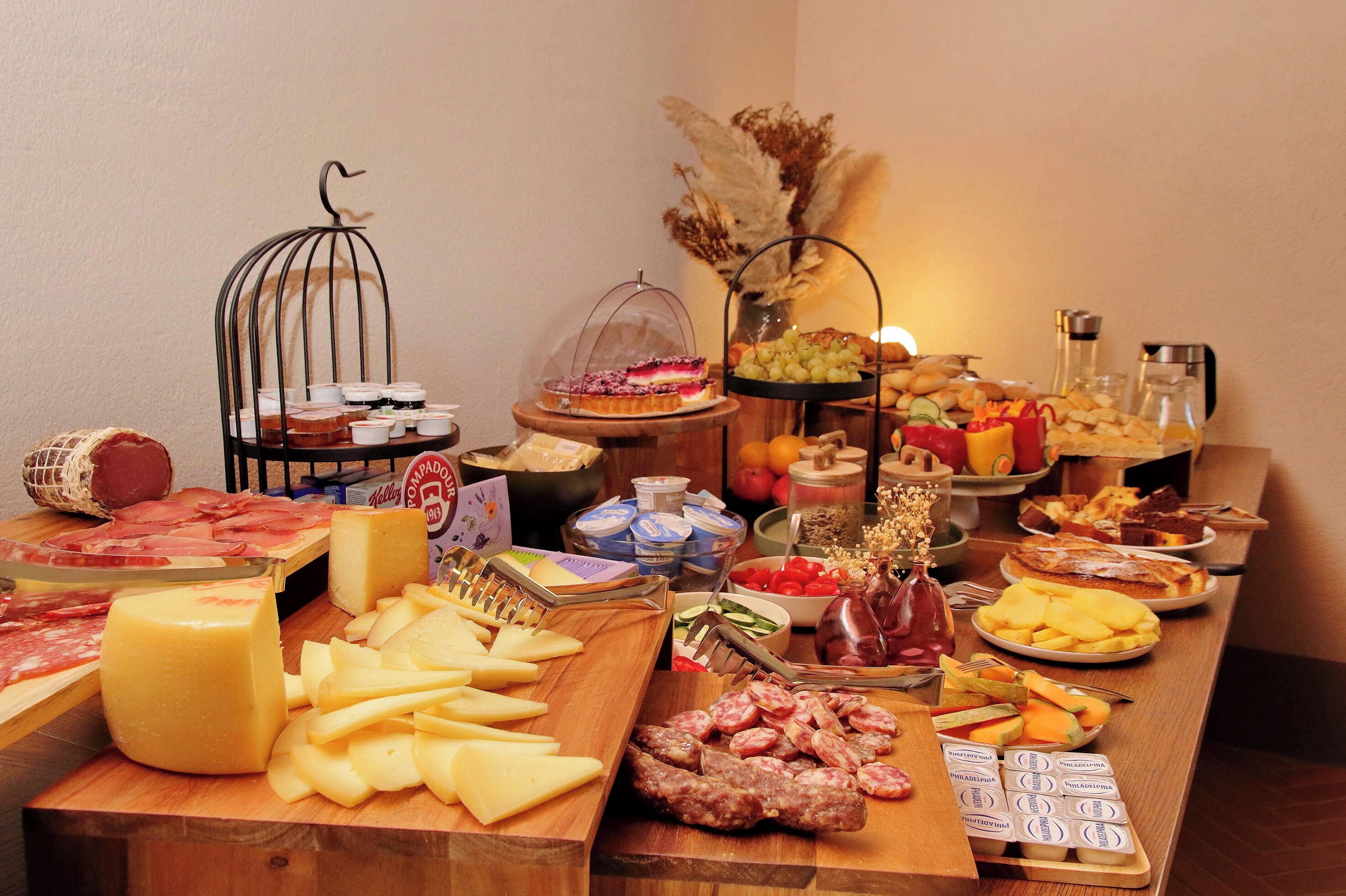 Tägliches inbegriffenes kontinentales Frühstück