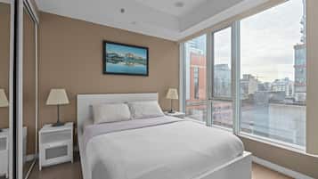 Deluxe Apartment | Blackout curtains, iron/ironing board, free WiFi, bed sheets