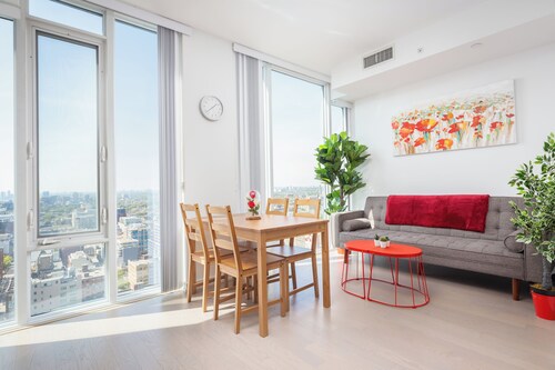 Entertainment District Suites -DT TO