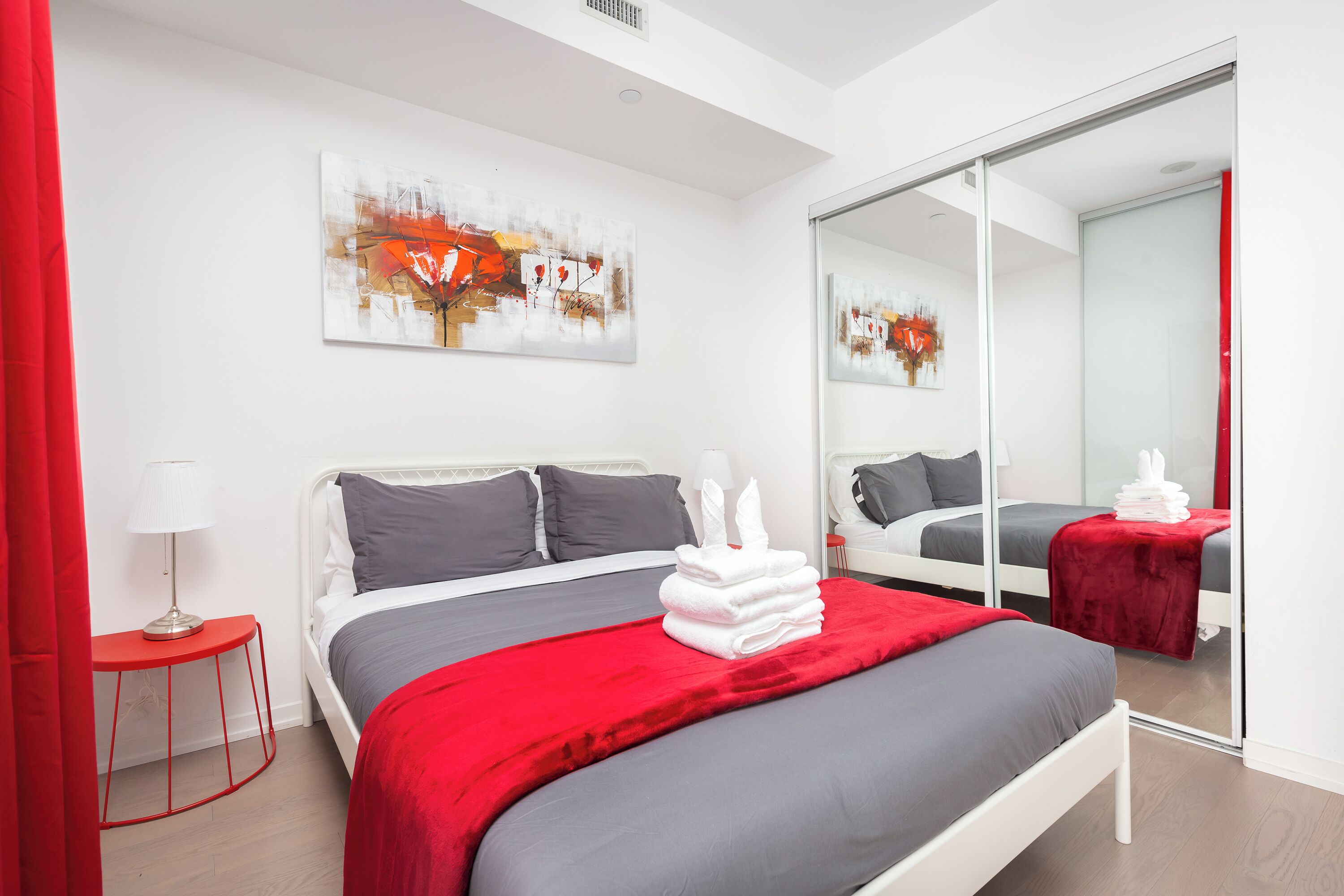 Suíte, 1 cama Queen, para não fumantes, vista para a cidade | Cortinas blackout, ferros/tábuas de passar roupa, Wi-Fi de cortesia