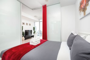 Sviitti, 1 keskisuuri parisänky, tupakointi kielletty, kaupunkinäköala | Pimennysverhot, silitysrauta/-lauta, ilmainen Wi-Fi, vuodevaatteet