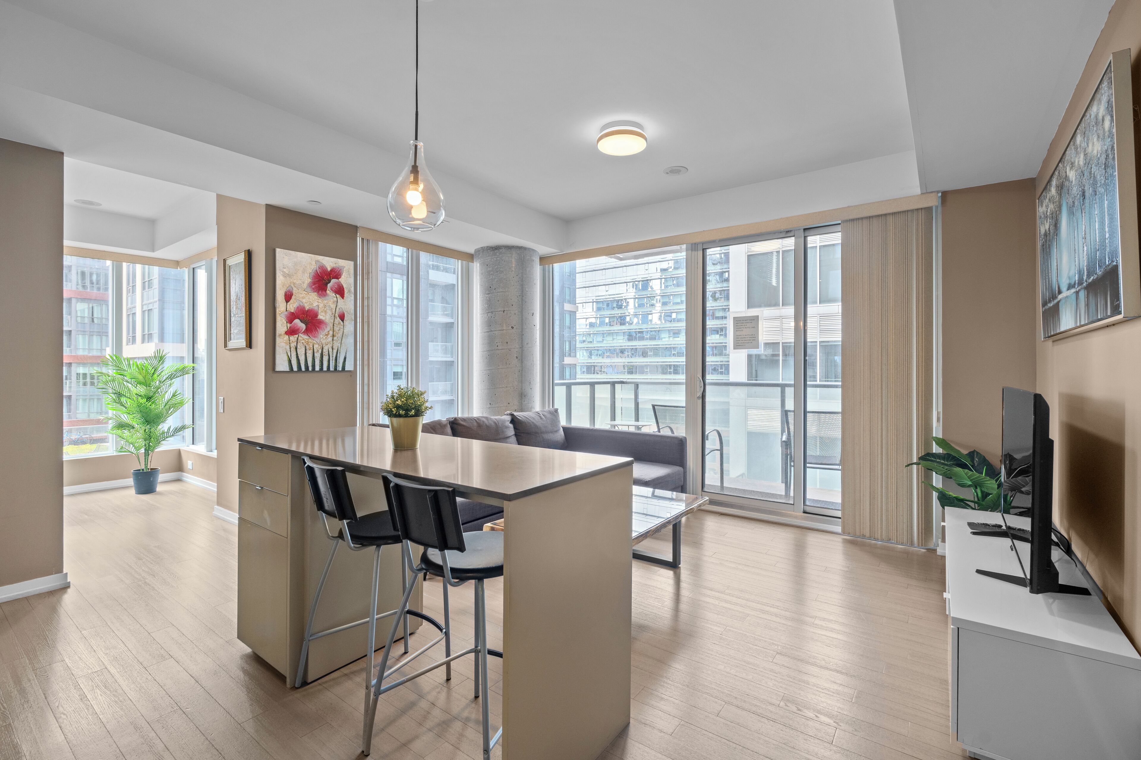 Deluxe Apartment | Blackout drapes, iron/ironing board, free WiFi, bed sheets