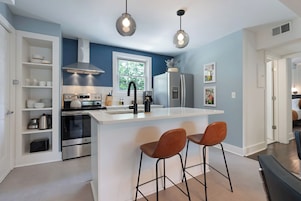 Deluxe Cottage, 2 Bedrooms | Private kitchen | Fridge, microwave, oven, stovetop