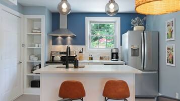 Deluxe Cottage, 2 Bedrooms | Private kitchen | Fridge, microwave, oven, stovetop