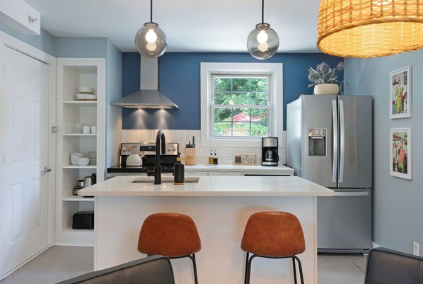 デラックス コテージ 2 ベッドルーム | 専用キッチン | 冷蔵庫、電子レンジ、オーブン、コンロ