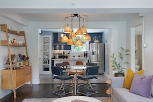 Deluxe Cottage, 2 Bedrooms | In-room dining