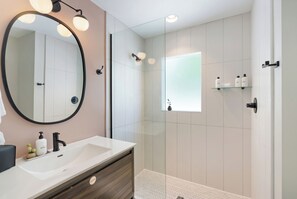 Cottage, 2 Bedrooms | Bathroom | Shower, hair dryer, towels, soap - Harmony House (Nashville)