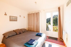 1 bedroom, bed sheets
