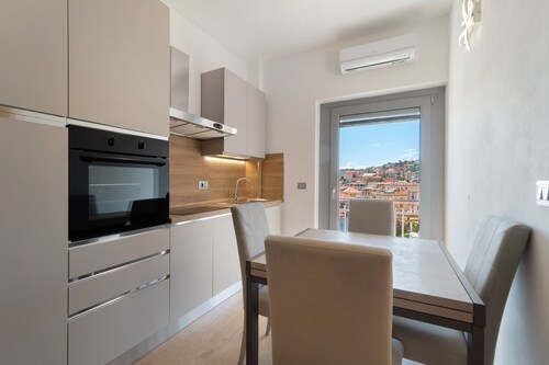 Apartment 'A Prima Vista Varazze' mit Meerblick, WLAN und Klimaanlage