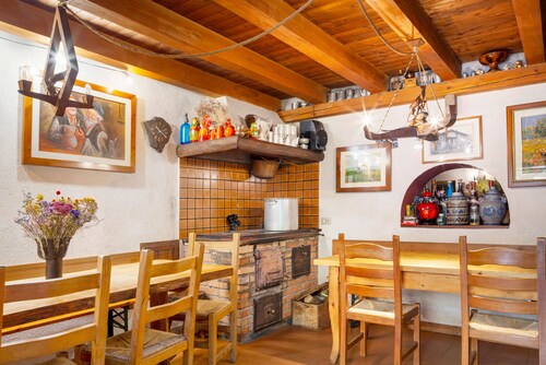 Room 'Camera 1' with Mountain View, Shared Garden and Wi-Fi