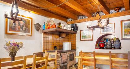 Room 'Camera 1' with Mountain View, Shared Garden and Wi-Fi