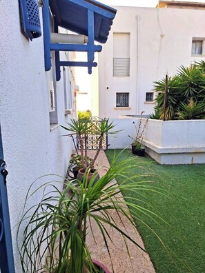 Property grounds - A quiet little cocoon with a fireplace (Gammarth)