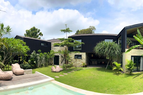 Exterior - Serene Garden Estate in Canggu (Bali)