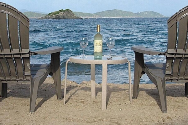 Welcome to our slice of paradise!
Evening Cocktails......can't beat that view!