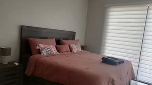Unclassified image, 4 of 14, button - House with an ocean view and a pool, 500 meters from the ocean in Marbella (Marbella)