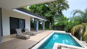 Unclassified image, 2 of 14, button - House with an ocean view and a pool, 500 meters from the ocean in Marbella (Marbella)