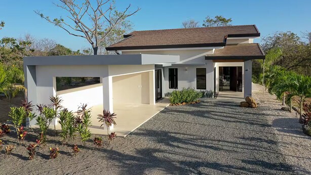 Unclassified image, 1 of 14, button - House with an ocean view and a pool, 500 meters from the ocean in Marbella (Marbella)