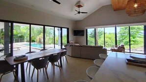 Unclassified image, 5 of 14, button - House with an ocean view and a pool, 500 meters from the ocean in Marbella (Marbella)