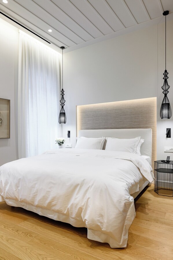 Premium bedding, iron/ironing board, free WiFi, bed sheets