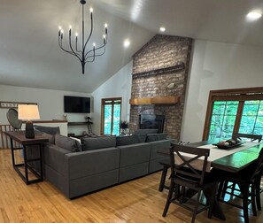 Smart TV, fireplace