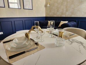 Dining - The Volupté Suite - Luxury, calm and romance with private sauna and Jacuzzi (Doué-en-Anjou)