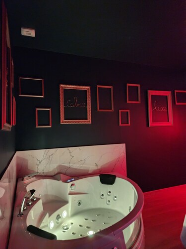 The Volupté Suite - Luxury, calm and romance with private sauna and Jacuzzi