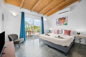 Studio Suite, 1 King Bed | Free WiFi - Pink Lagoon by Boutique Bonaire Unique Resorts (Kralendijk)