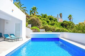 Villa (6 Bedrooms) | Exterior