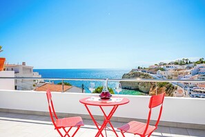 Villa (6 Bedrooms) | Front of property