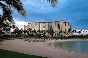 Beach nearby, sun loungers, beach towels