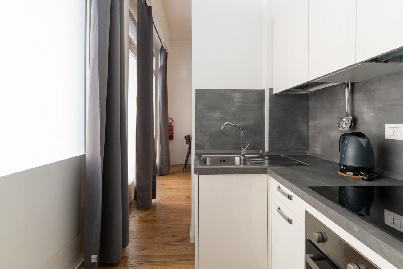 Kühlschrank, Ofen, Herdplatte, Wasserkocher