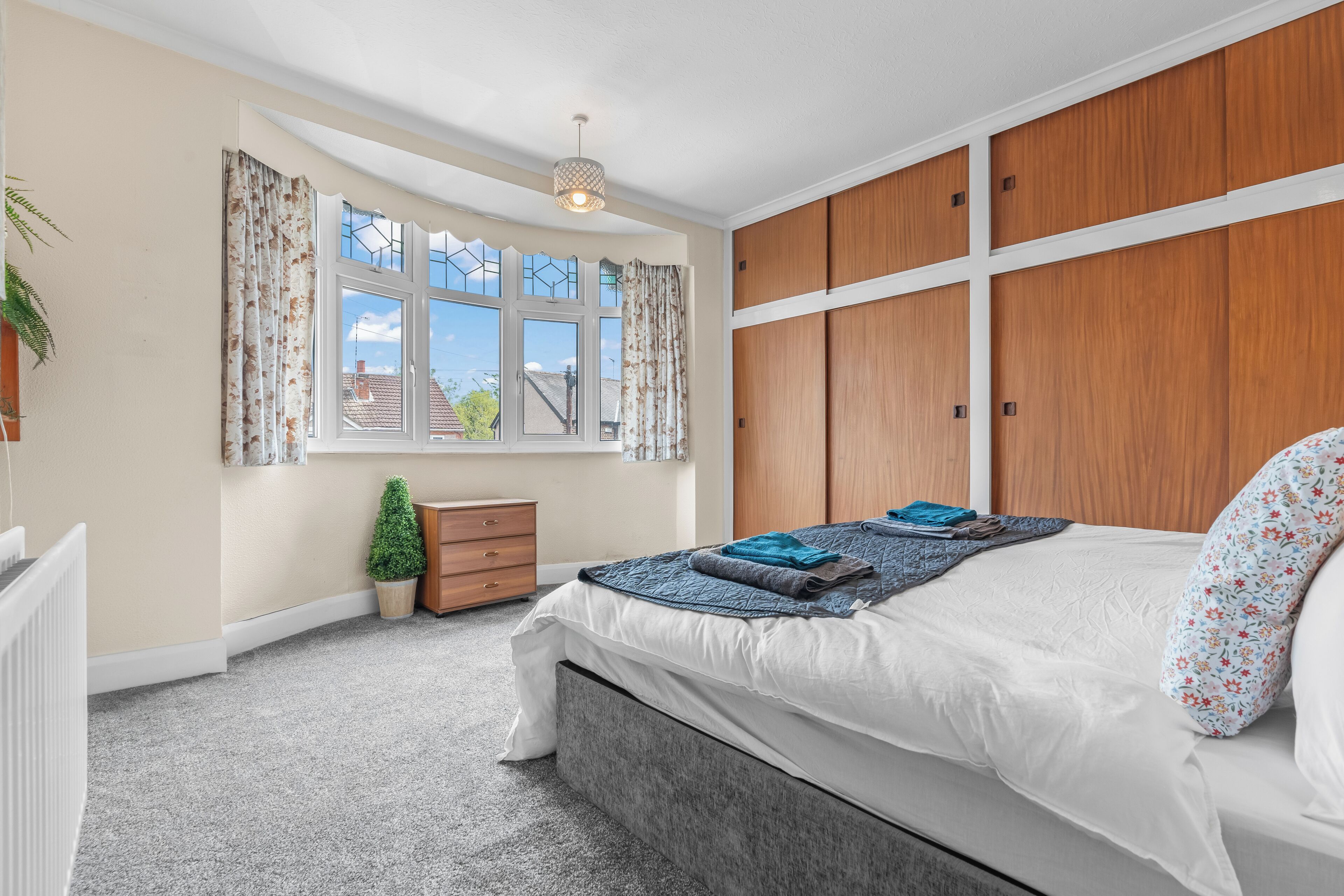 4 quartos, ferros/tábuas de passar roupa, Wi-Fi, roupa de cama