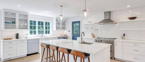 Microondas, horno, placa de cocina, cafetera/tetera