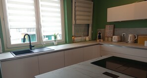 Kühlschrank, Mikrowelle, Ofen, Geschirrspüler