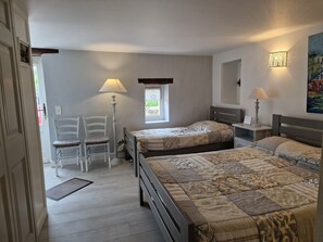 1 chambre, fer et planche à repasser, lit parapluie, Wi-Fi gratuit