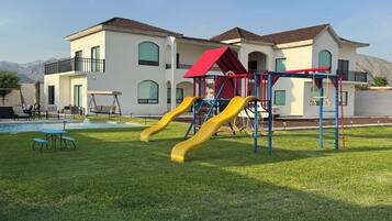 Children’s play area – outdoor