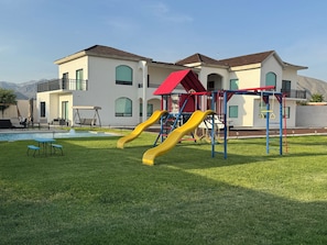 Zona de juegos infantil al aire libre