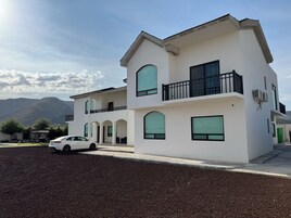 Fachada de la propiedad