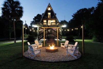 Gulf Views, Game Room, Fire Pit, Walk to Boat Launch and Pier, Near Down Town