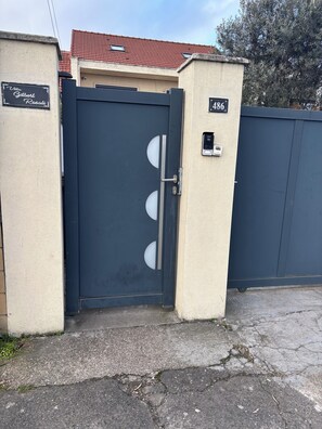 Exterior detail - Private Studio Available in Massy 91300 (Massy)